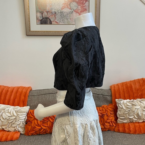 ❣️🆕Who What Wear DIV Black Puff Sleeve Cropped Top❣️ - Picture 6 of 10